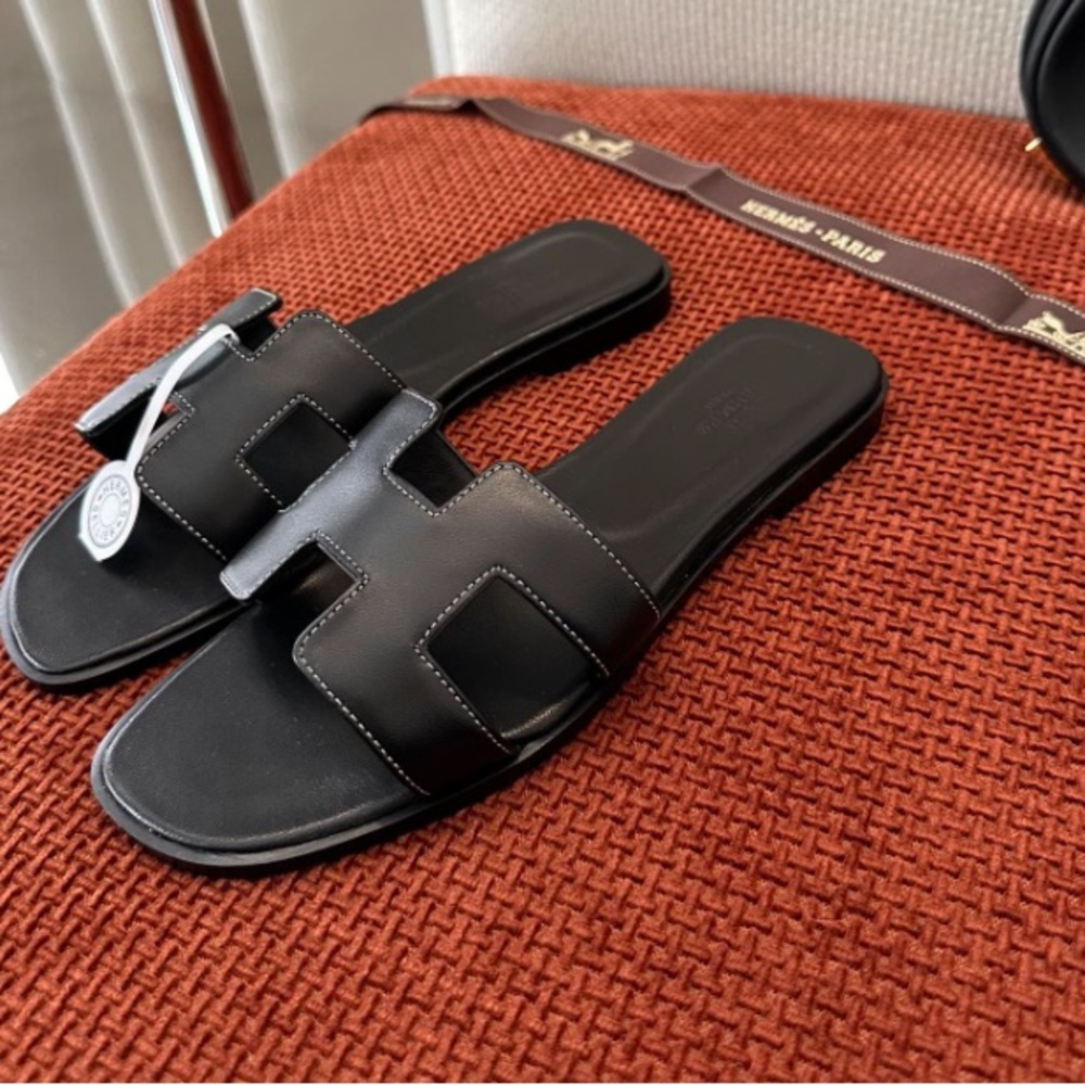 HERMÈS Oran Black Leather Slide Sandals